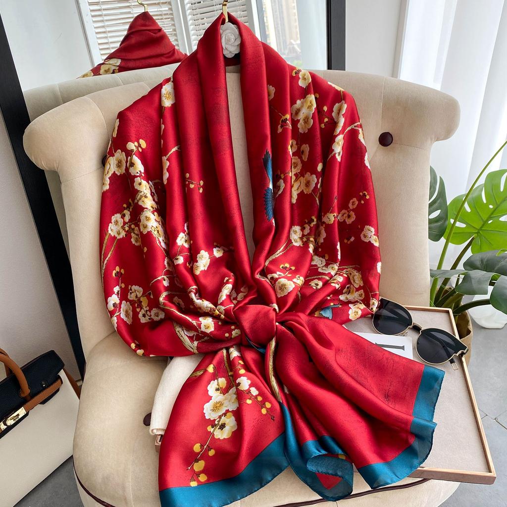 Châle "RED FLOWER" effet soie à motifs