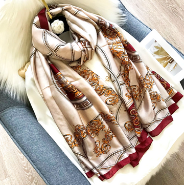 Châle "BROWN VERSACE" effet soie à motifs