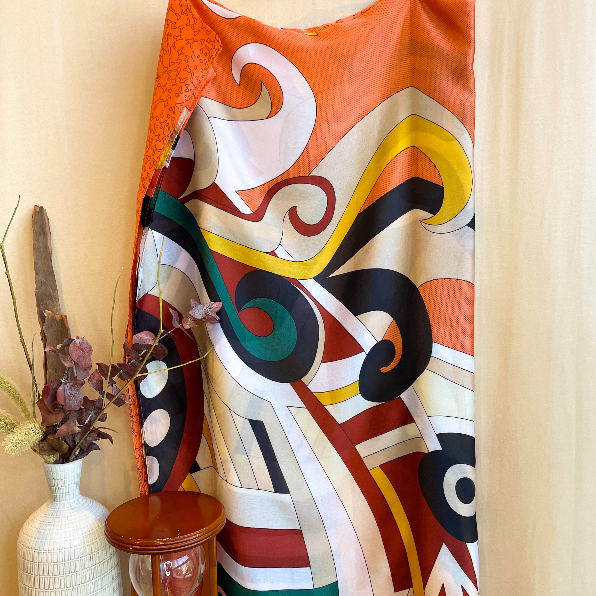 Châle "ORANGE HALO" effet soie à motifs