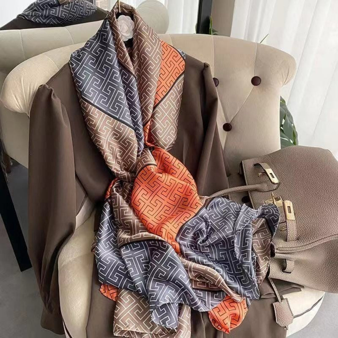 Châle "ORANGE DOLCE" effet soie à motifs