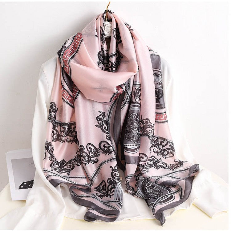 Châle "PINK VERSACE" effet soie à motifs