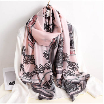 Châle "PINK VERSACE" effet soie à motifs