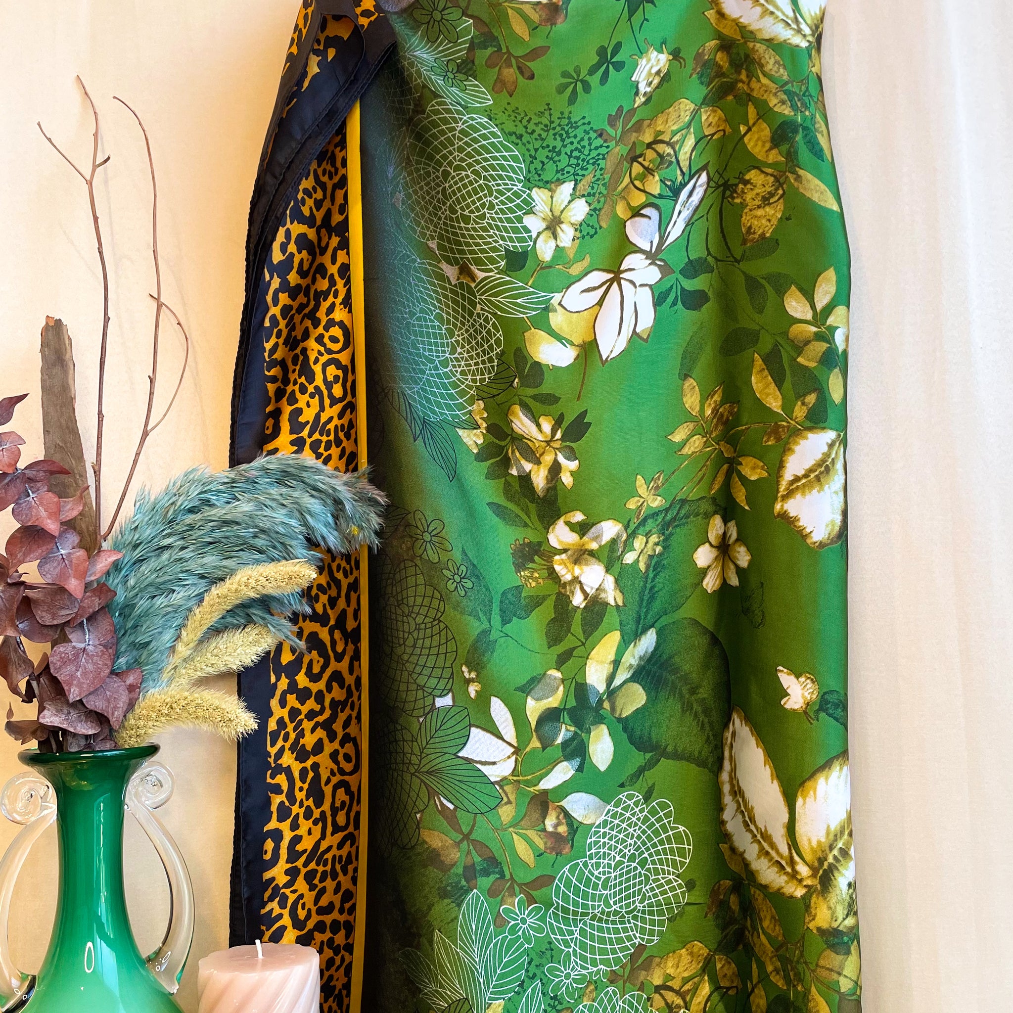 Châle "SAVAGE" effet soie à motifs