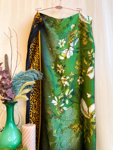 Châle "SAVAGE" effet soie à motifs