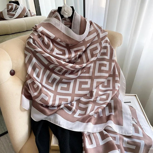 Châle "CAMEL FENDI" effet soie à motifs