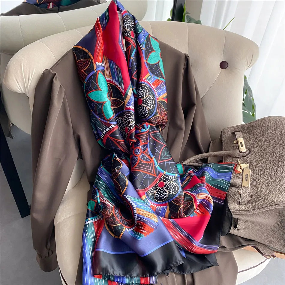 Châle "BLACK STAR " effet soie à motifs