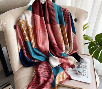 Châle "LILLY ROSE " effet soie à motifs