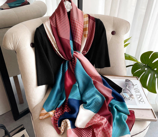 Châle "LILLY ROSE " effet soie à motifs