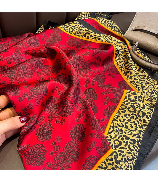 Châle "RED" effet soie à motifs